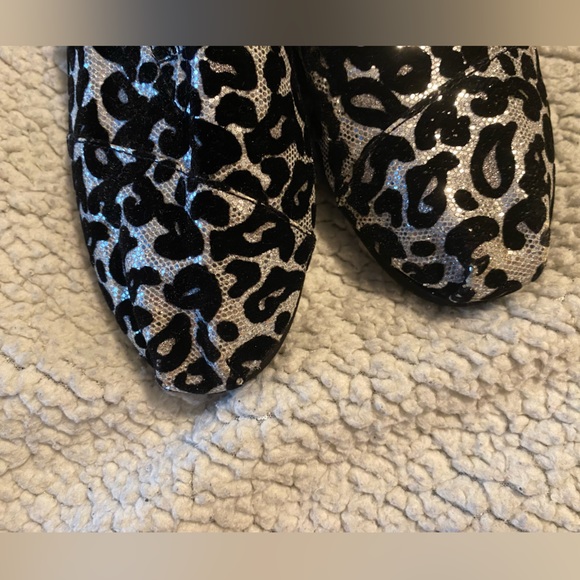 Women’s Toms Animal Print Slip-On Shoes | Y 5.5 - Picture 5 of 5